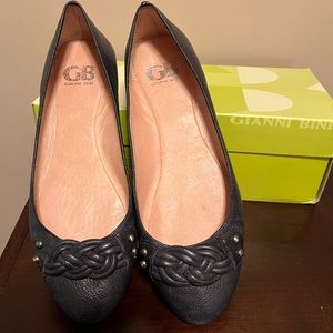 Women’s ballet style flats